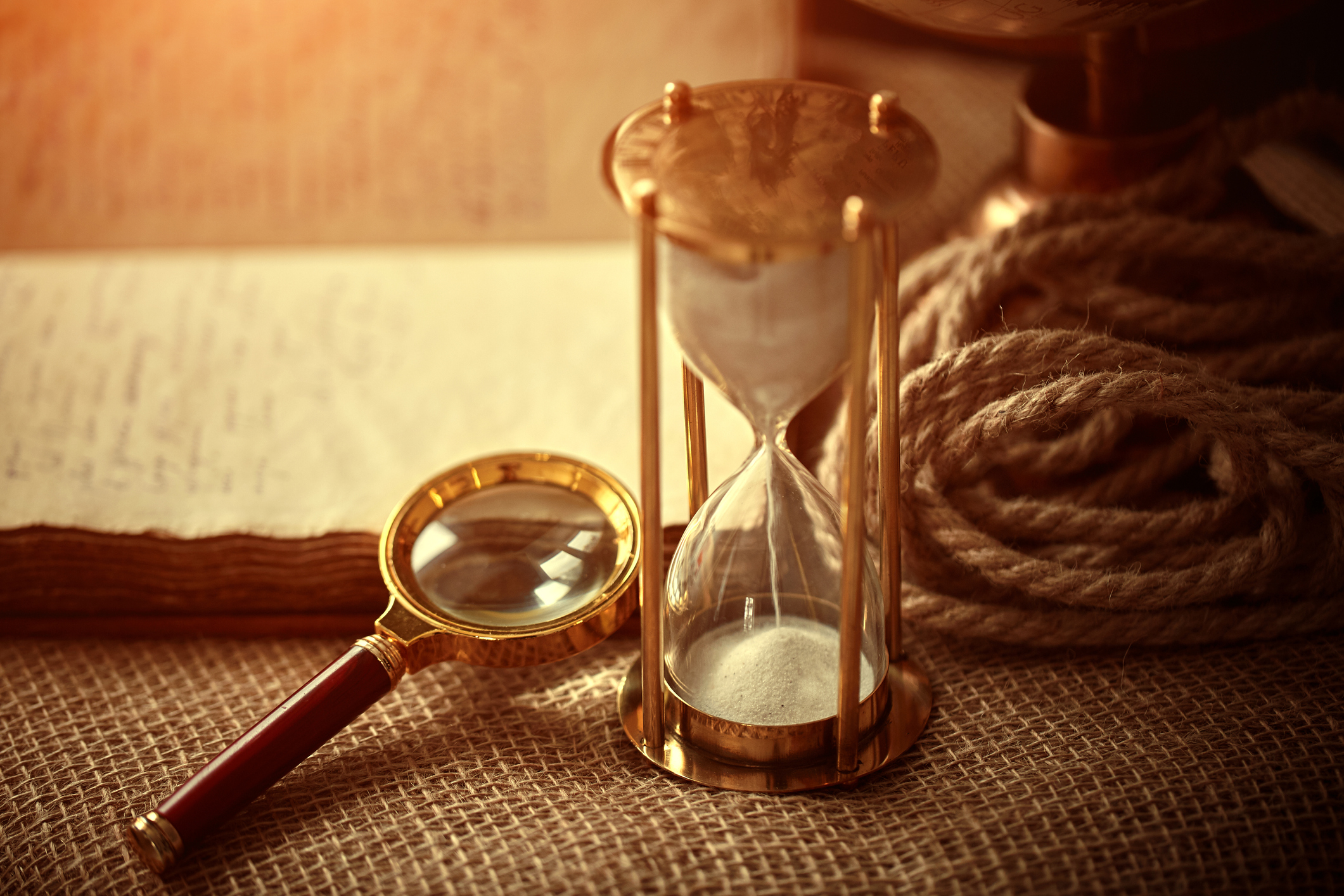 Timeglass Og Forstørrelsesglass (1)